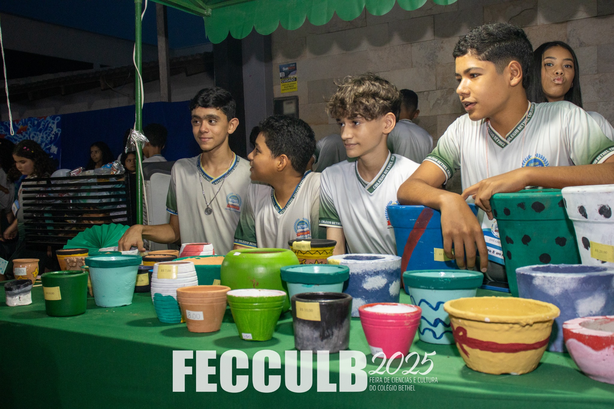 Alunos apresentando trabalhos na FECCULB 2025